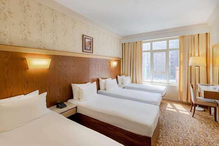 Room 10 of 35