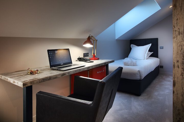 Room 16 of 48
