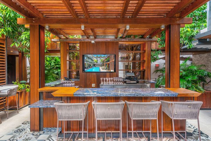 Poolside bar