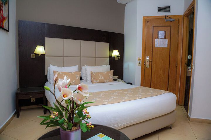 Room 9 of 30