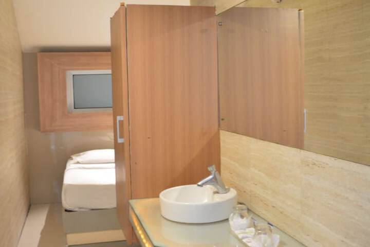 Room 10 of 31
