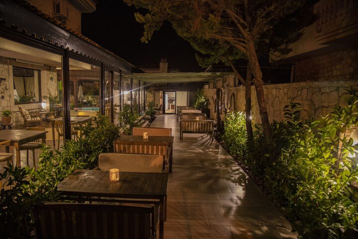 Hotel Exterior 44 of 47