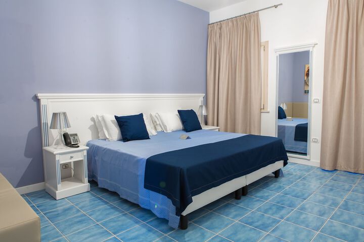 Room 3 of 33