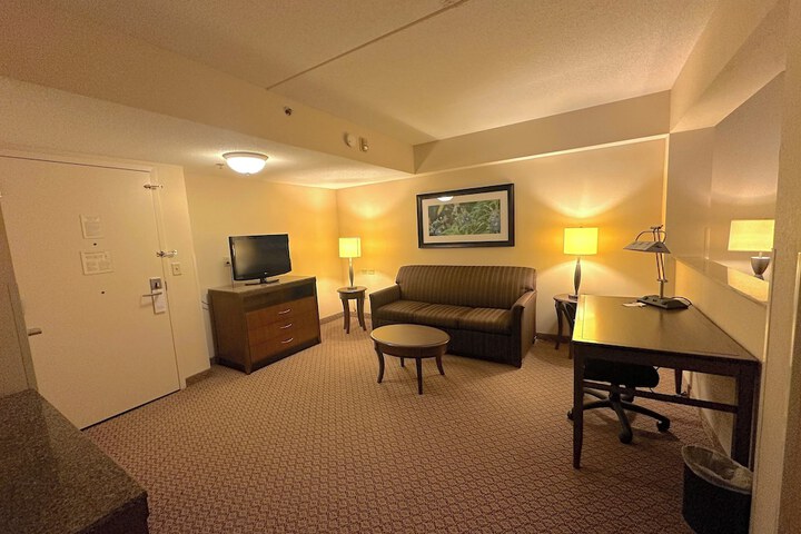 Room 10 of 28