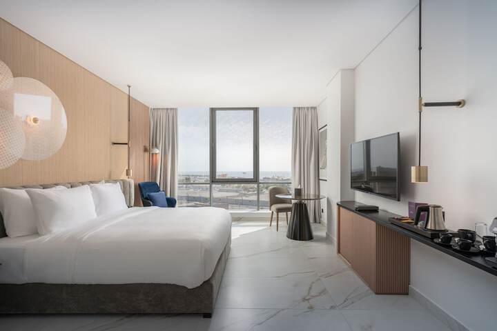 Room 4 of 40