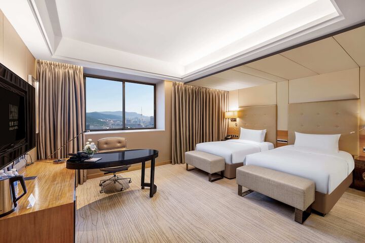 Room 10 of 43