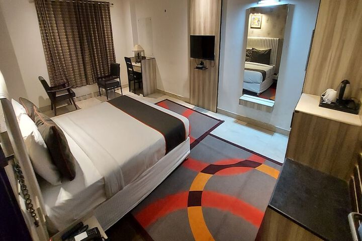 Room 28 of 74