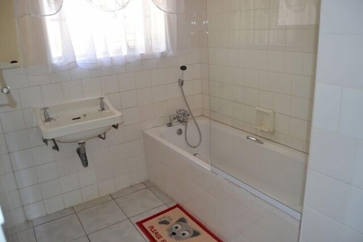 Room 14 of 25