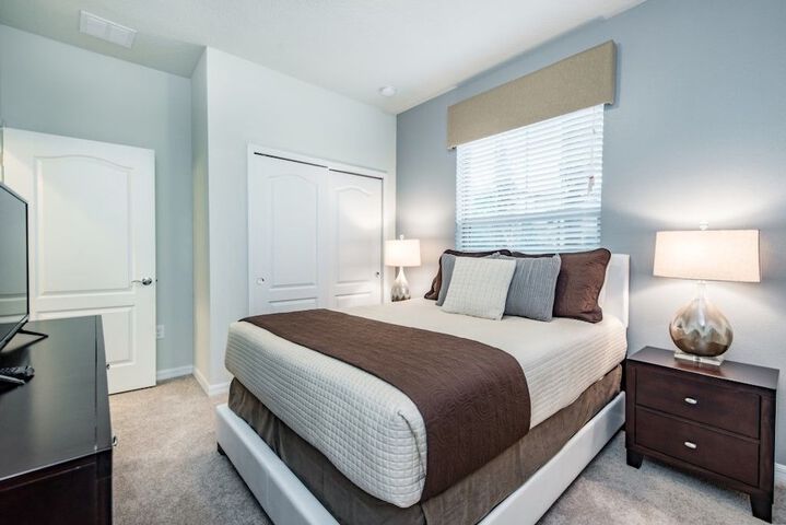Room 10 of 42
