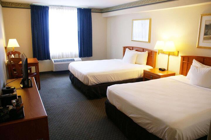 2 Queen Beds (4 of 4)