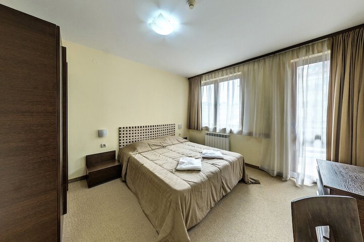 Room 10 of 68