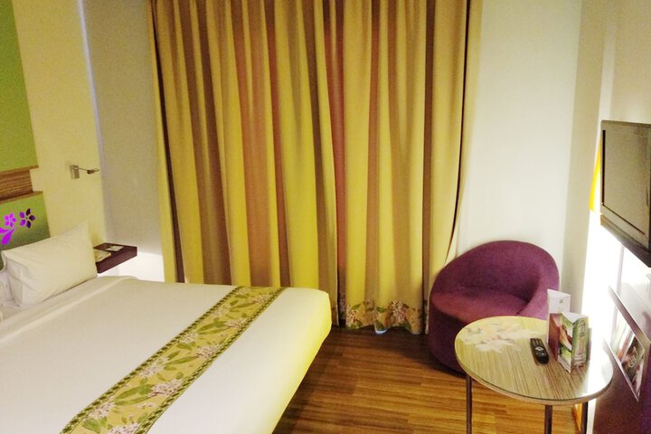 Room 5 of 32