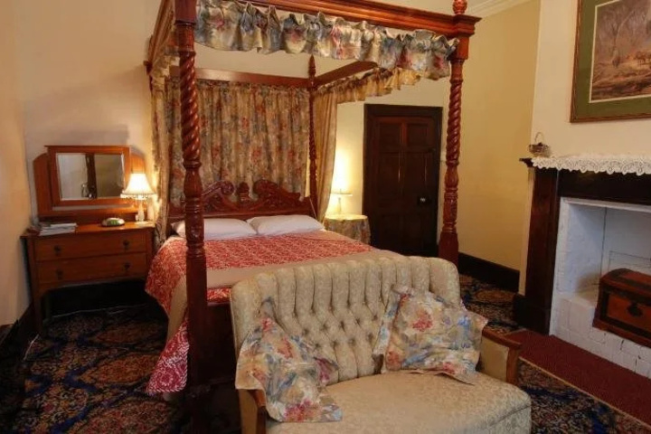 Room 3 of 20