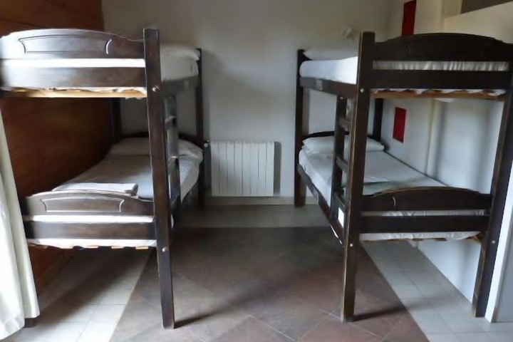 Room 10 of 32