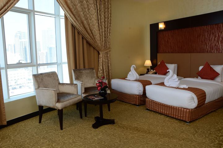 Room 12 of 77