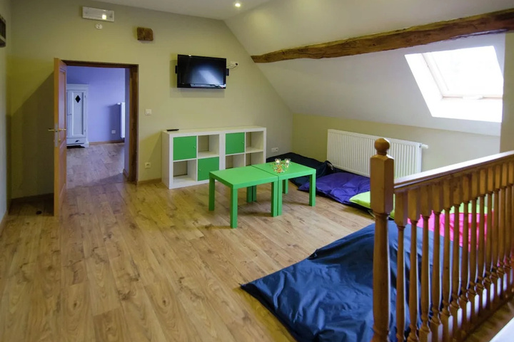 Room 10 of 17