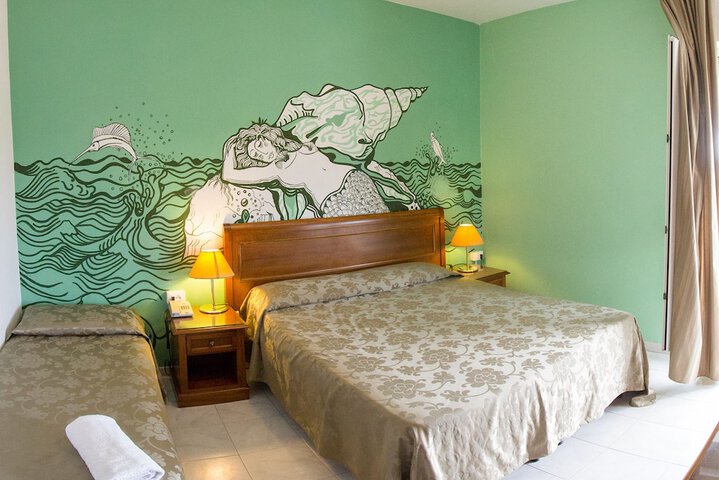 Room 10 of 60