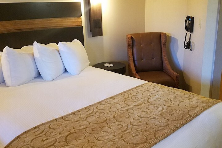Room 3 of 9