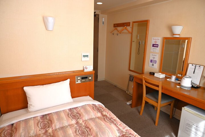 Room 10 of 14