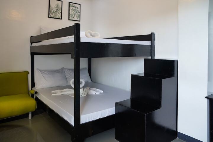 Room 37 of 143