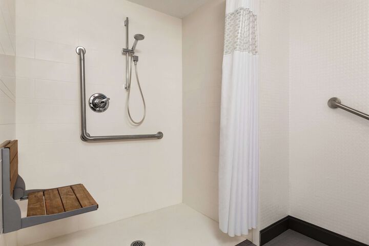 Room 13 of 28