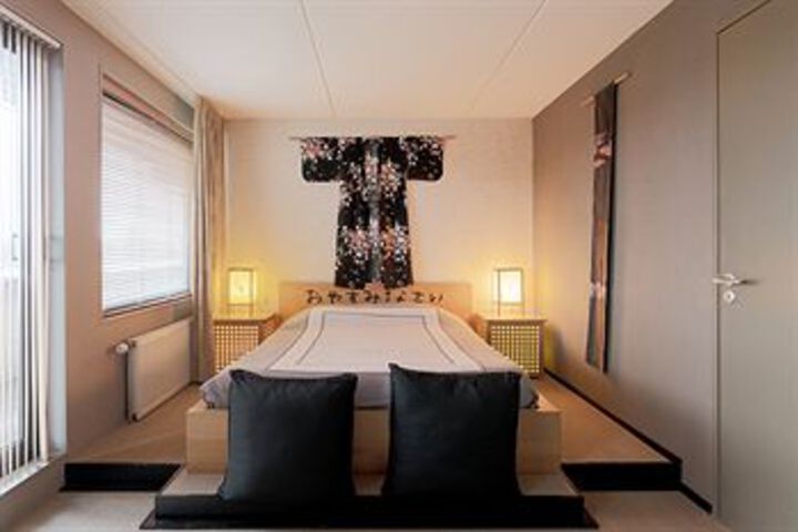 Room 53 of 77