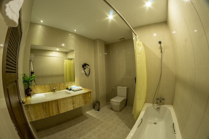 Room 12 of 33