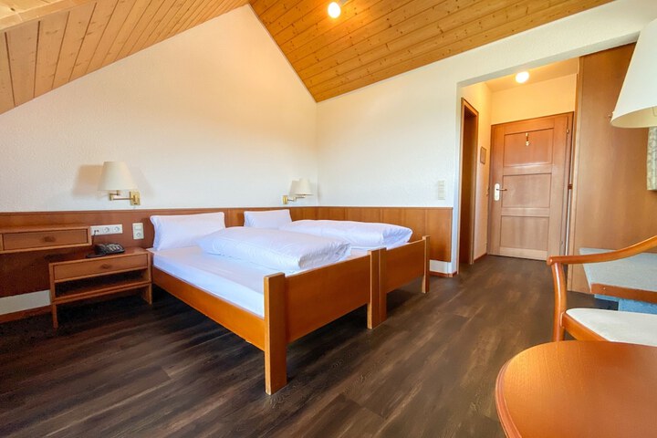 Room 7 of 40