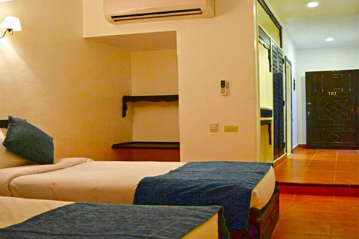 Room 9 of 49