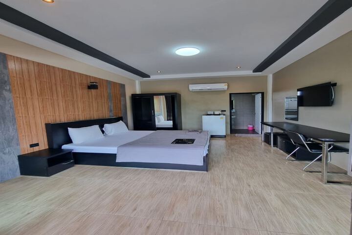 Room 33 of 50