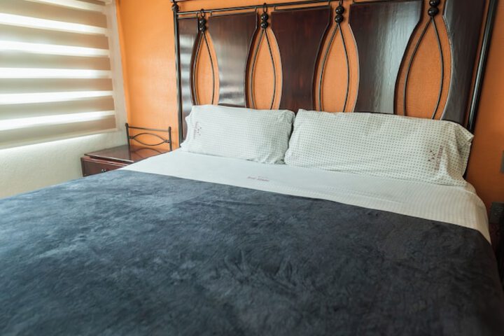 Room 52 of 102