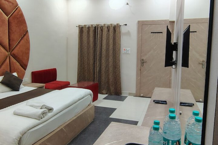 Room 9 of 20