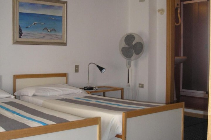 Room 13 of 35