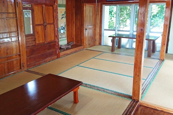 Room 4 of 25