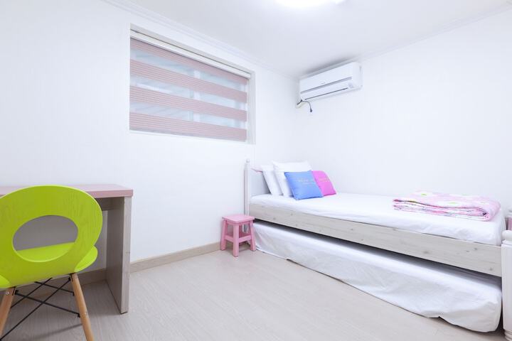 Room 9 of 70