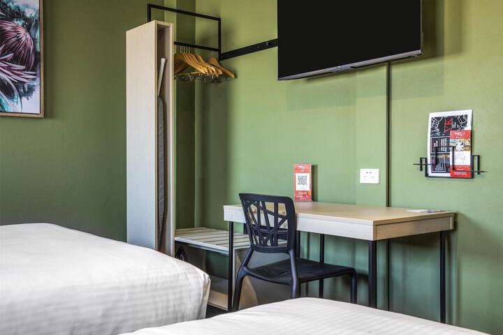 Room 30 of 67
