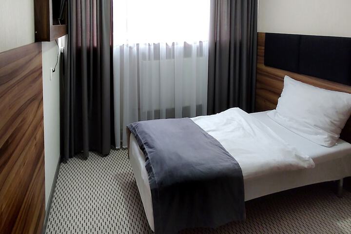 Room 6 of 74