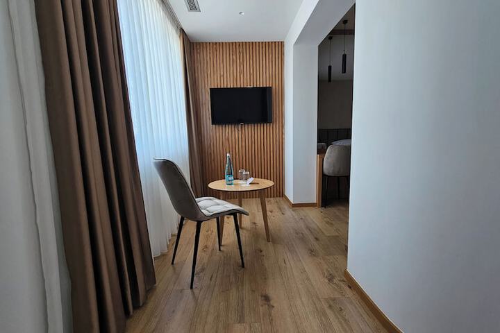 Room 33 of 56