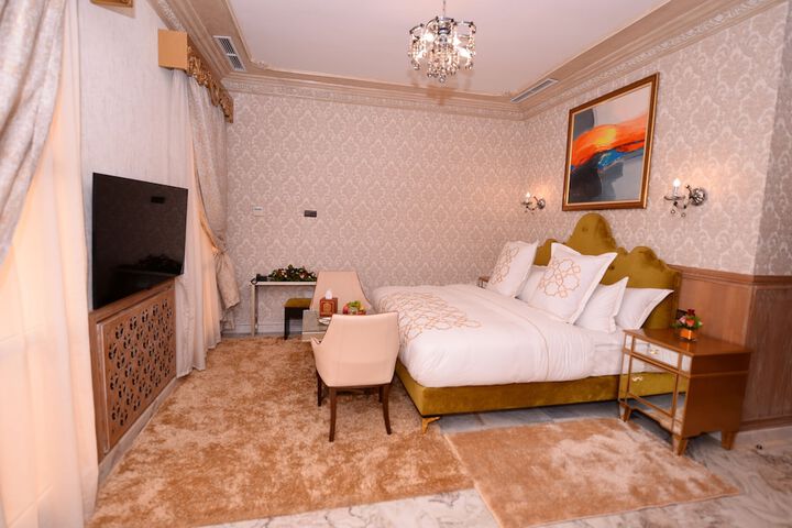 Room 11 of 77