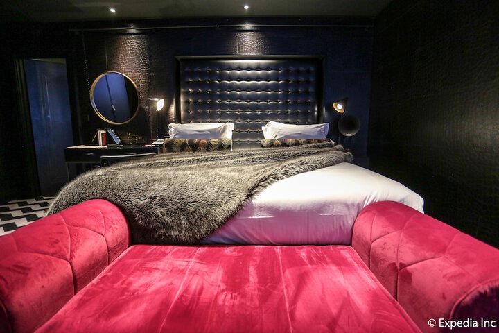 Room 2 of 81
