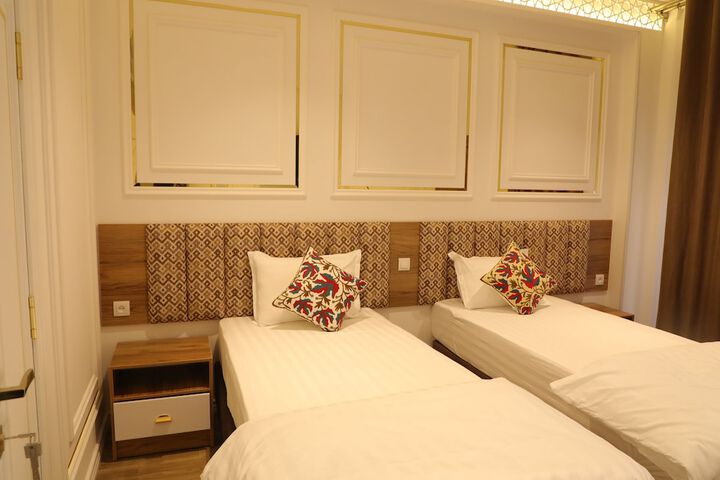 Room 33 of 63