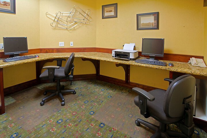 Business Center 28 of 30