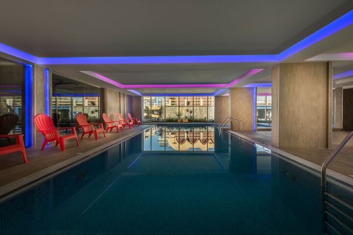 Pool 21 of 37