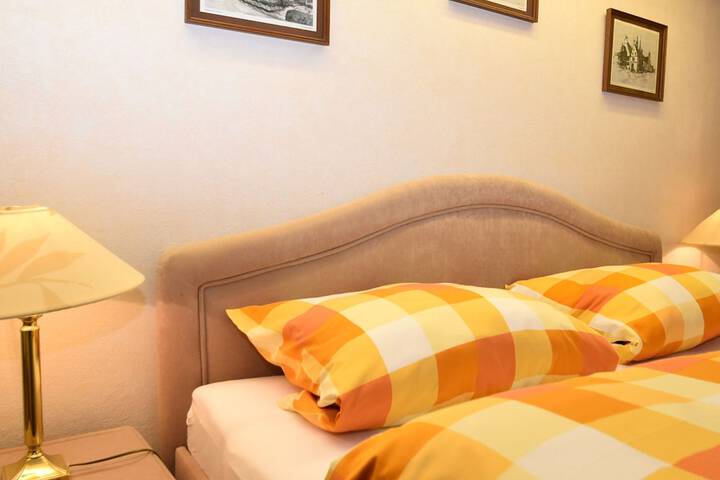 Room 4 of 16