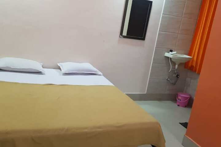 Room 13 of 21