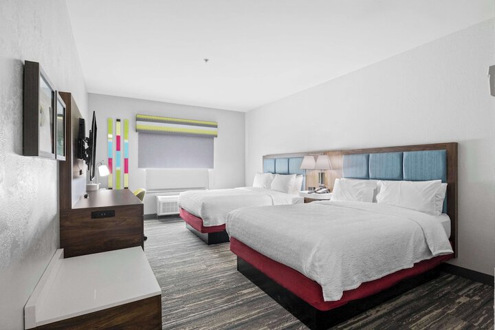 2 Queen Beds (1 of 8)