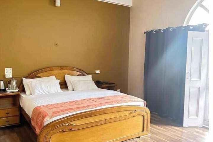 Room 5 of 14