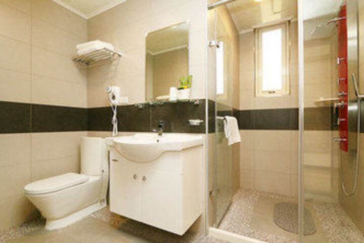 Room 4 of 20
