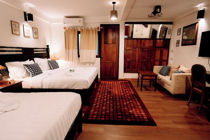 Room 6 of 28