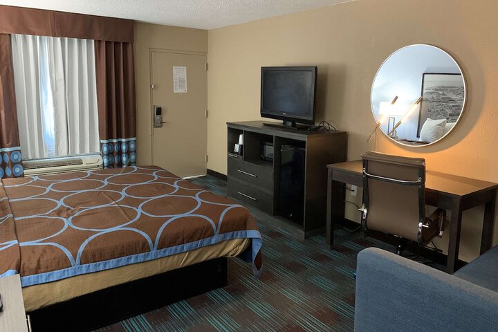 2 Queen Beds (2 of 9)